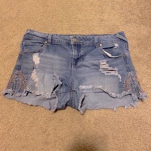 Altar’d State high rise distressed jean shorts!